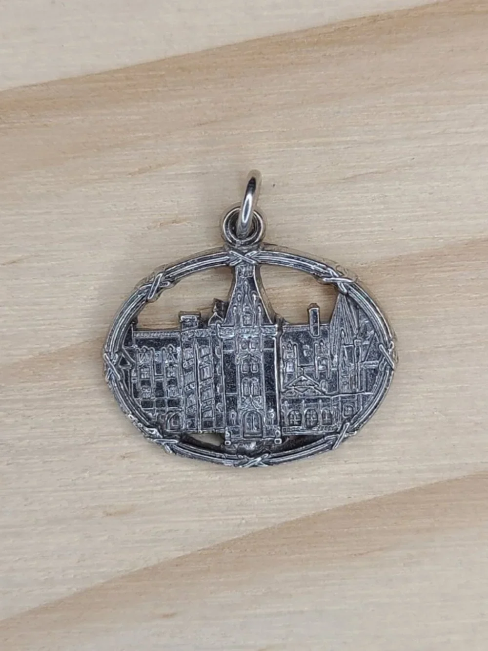 Vintage Sterling Silver Biltmore Estate Oval Pendant Charm Asheville NC .75" - Picture 3 of 8